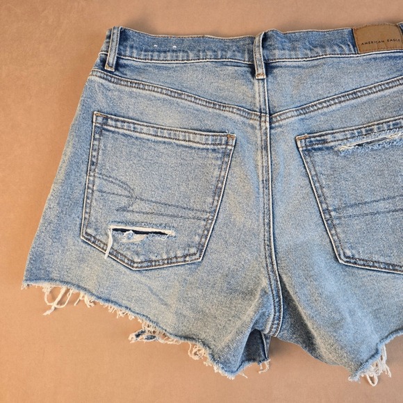 American Eagle Strigid High Rise Distressed Denim Shorts Light Wash Blue Size 6 - Picture 12 of 16